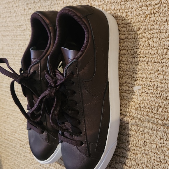 NWOT Nike Blazer Low Metallic Sneakers Size 6 - Picture 2 of 6
